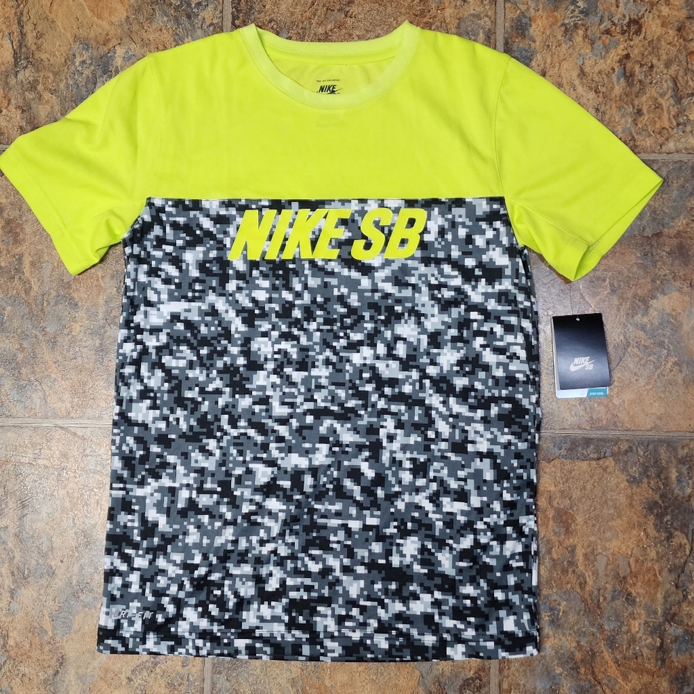 NIKE SB Skateboarding DRI Fit Pixel Camo Sports Tee Shirt Yellow / Gray